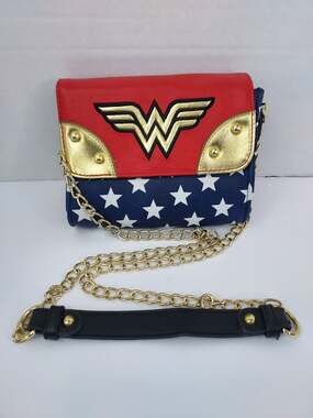 Bioworld Wonder Woman Sidekick Crossbody Handbag Purse DC Comic Chain Strap Hero